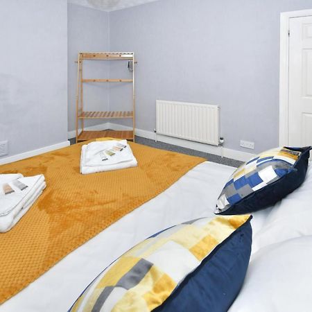 The Yellow Door By Avenew Management Serviced Accommodation Stoke-on-Trent Bagian luar foto