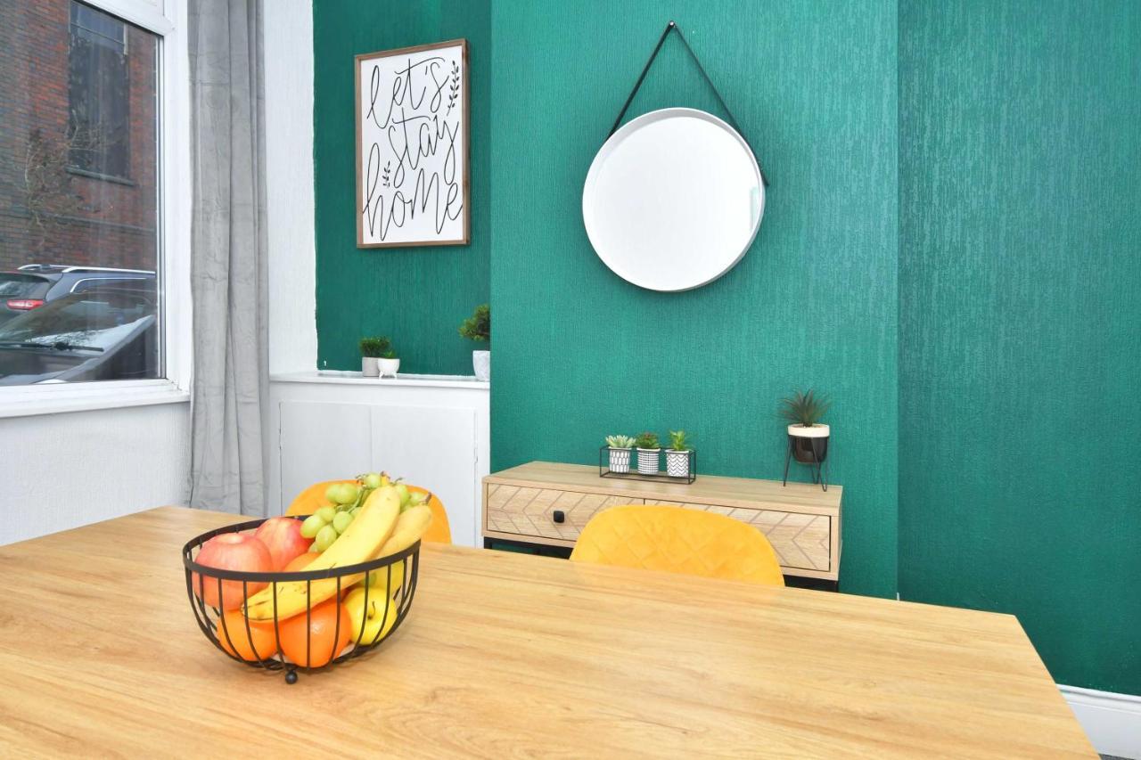 The Yellow Door By Avenew Management Serviced Accommodation Stoke-on-Trent Bagian luar foto