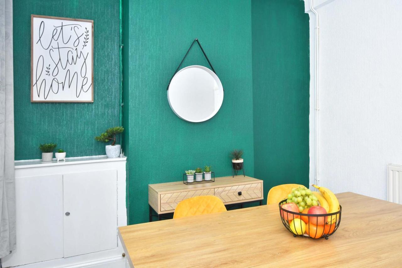 The Yellow Door By Avenew Management Serviced Accommodation Stoke-on-Trent Bagian luar foto