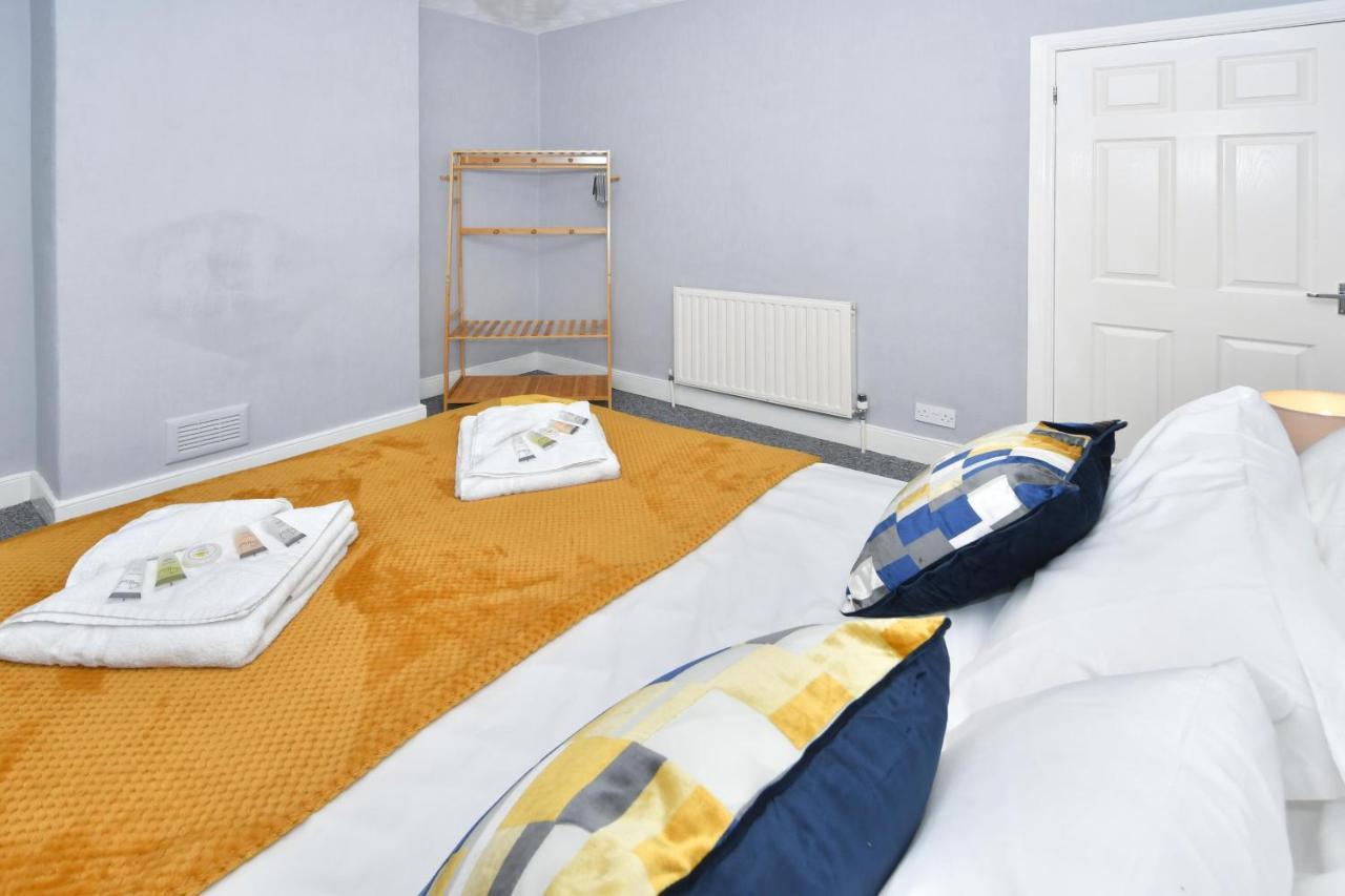 The Yellow Door By Avenew Management Serviced Accommodation Stoke-on-Trent Bagian luar foto