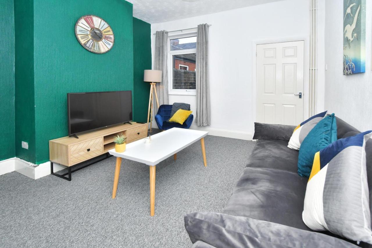 The Yellow Door By Avenew Management Serviced Accommodation Stoke-on-Trent Bagian luar foto
