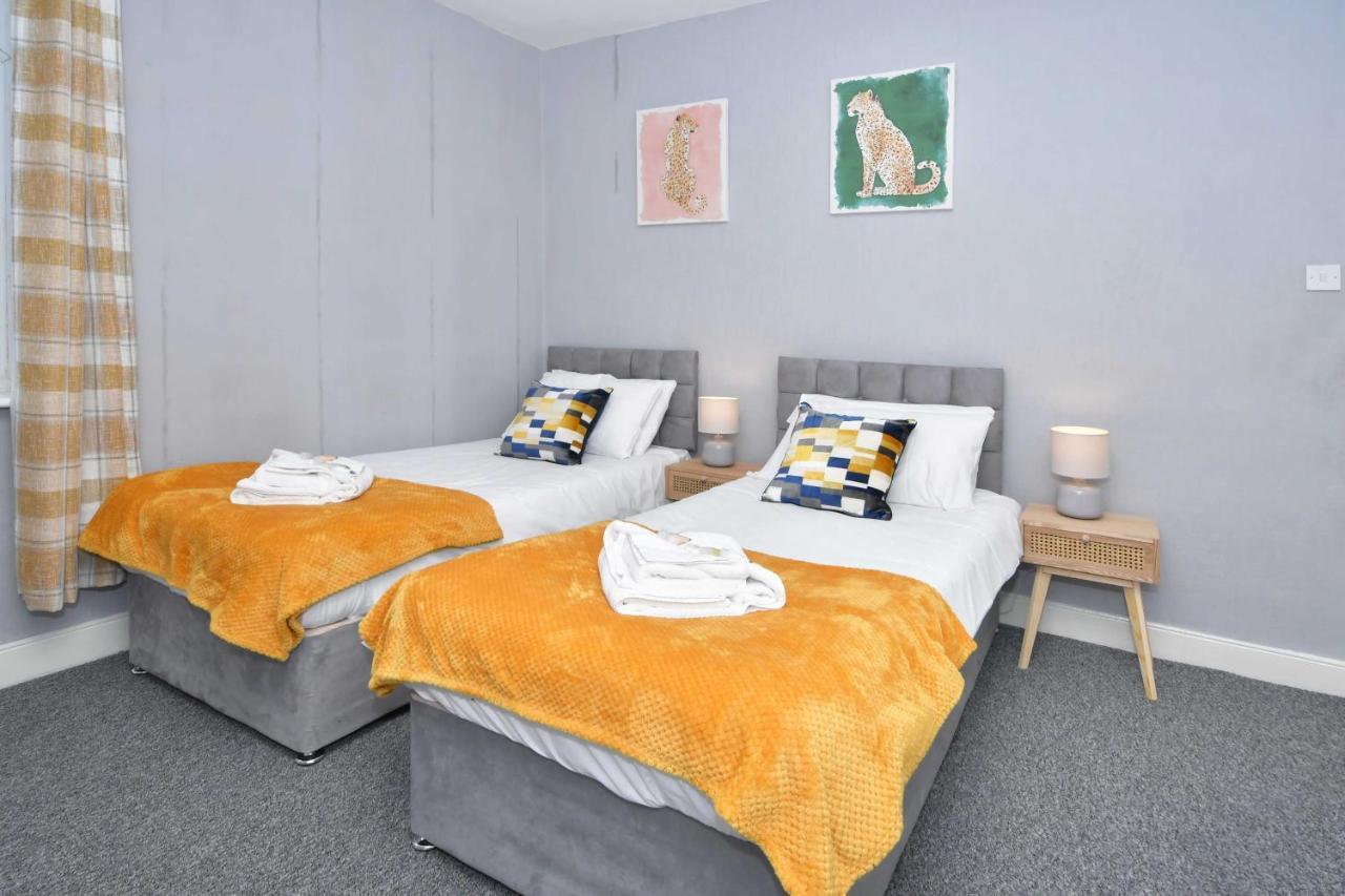 The Yellow Door By Avenew Management Serviced Accommodation Stoke-on-Trent Bagian luar foto