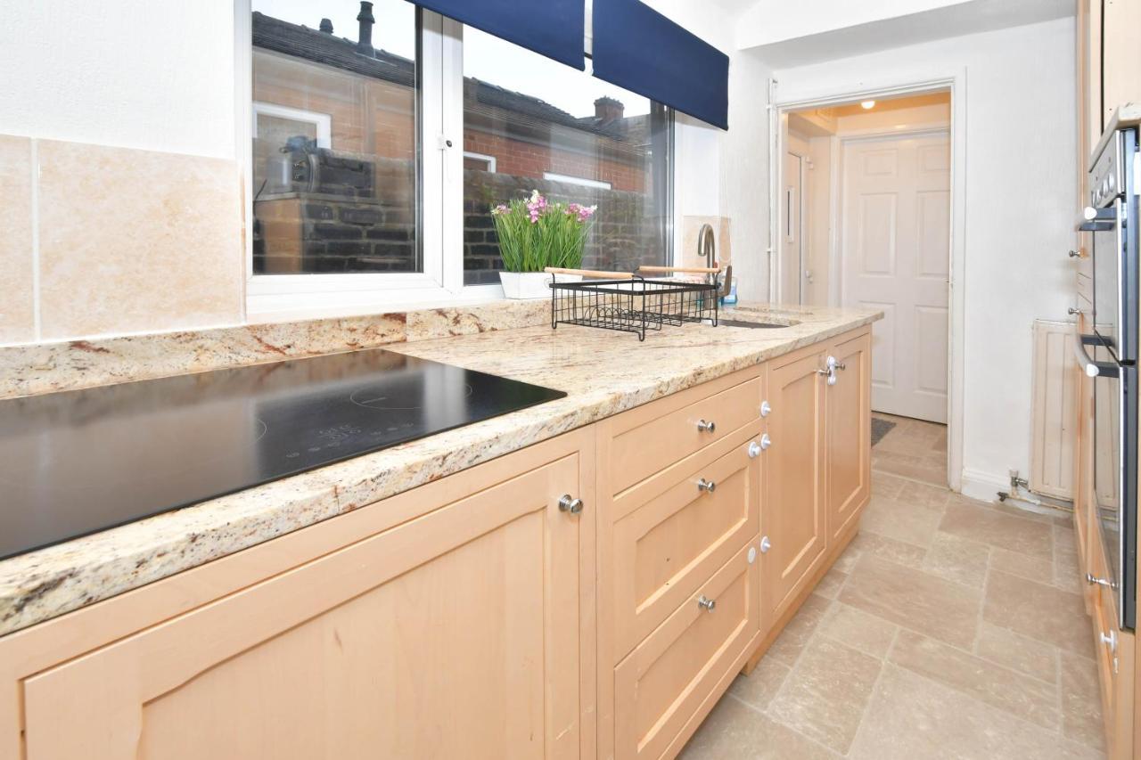 The Yellow Door By Avenew Management Serviced Accommodation Stoke-on-Trent Bagian luar foto