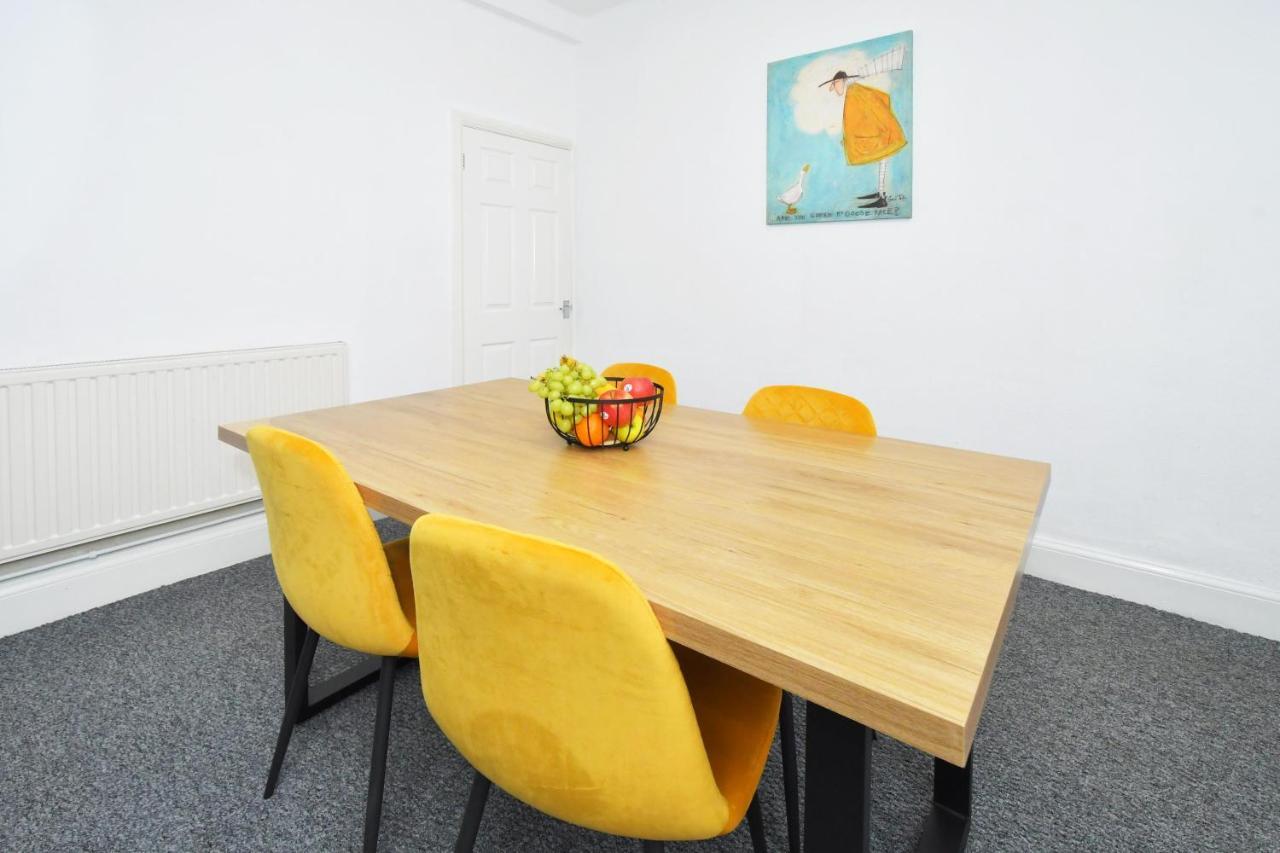 The Yellow Door By Avenew Management Serviced Accommodation Stoke-on-Trent Bagian luar foto