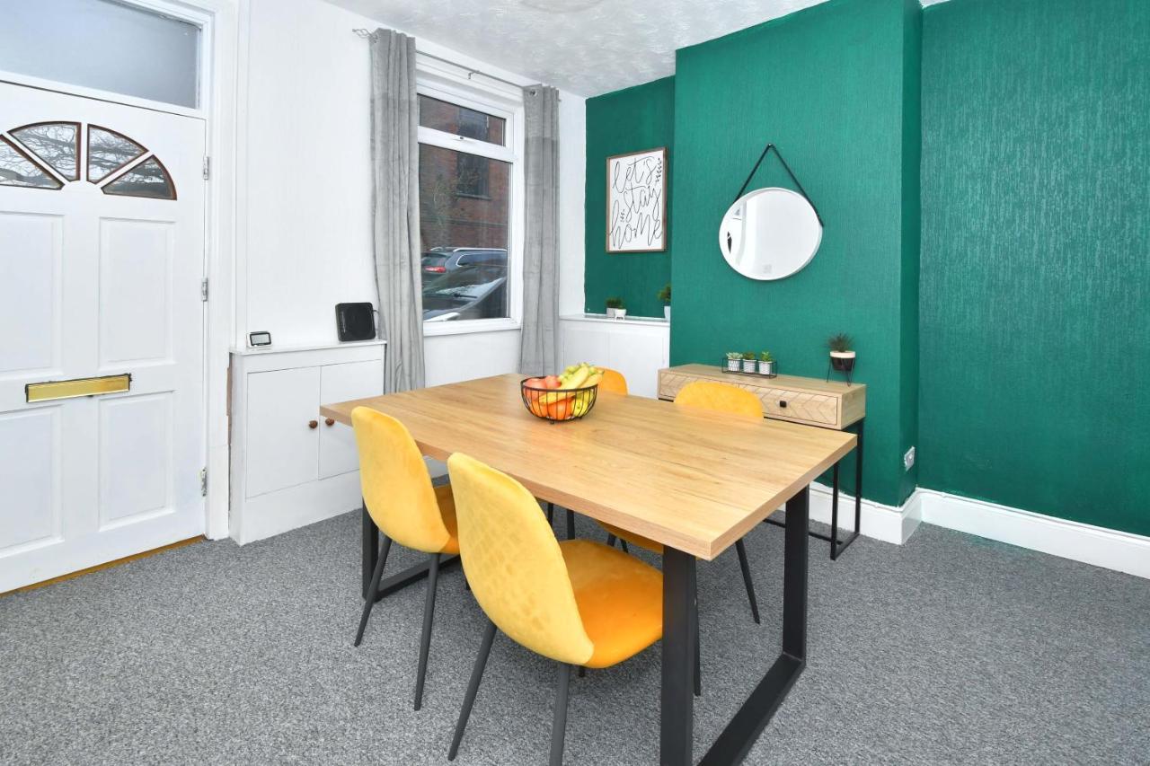 The Yellow Door By Avenew Management Serviced Accommodation Stoke-on-Trent Bagian luar foto