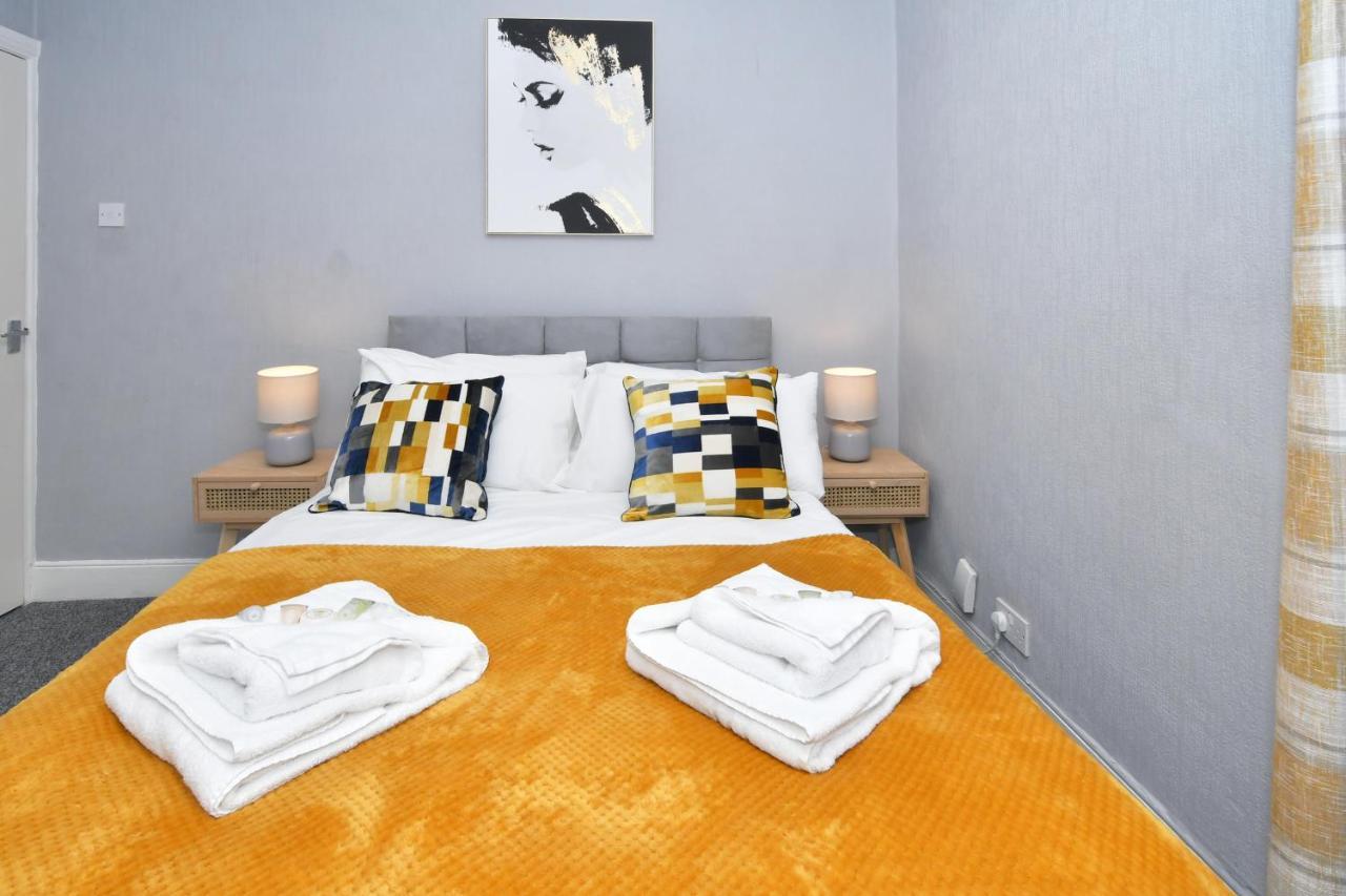 The Yellow Door By Avenew Management Serviced Accommodation Stoke-on-Trent Bagian luar foto