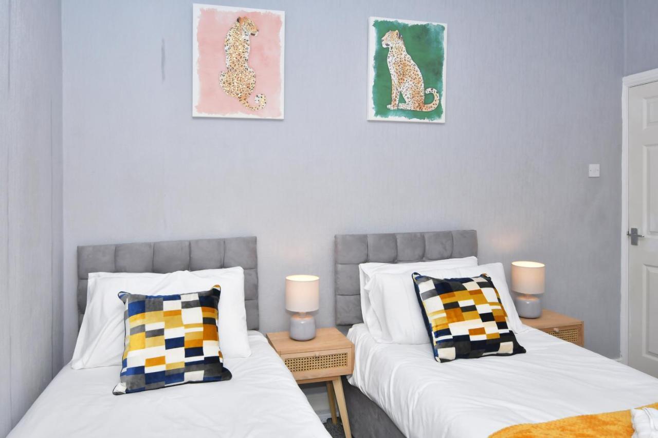 The Yellow Door By Avenew Management Serviced Accommodation Stoke-on-Trent Bagian luar foto