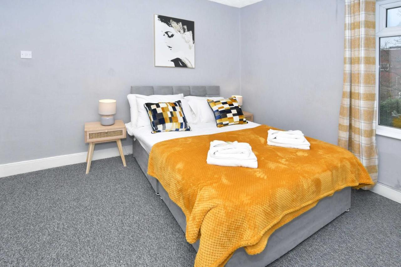 The Yellow Door By Avenew Management Serviced Accommodation Stoke-on-Trent Bagian luar foto