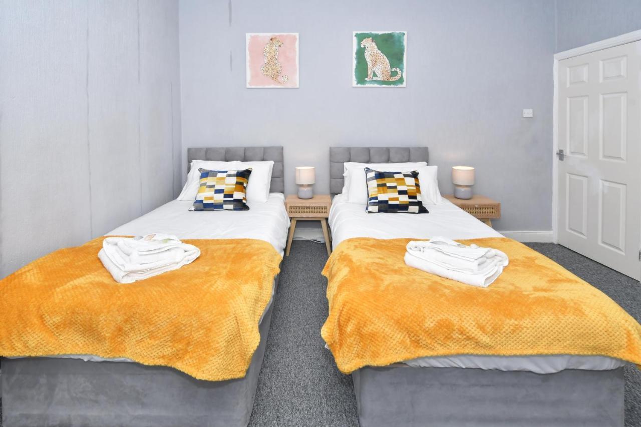 The Yellow Door By Avenew Management Serviced Accommodation Stoke-on-Trent Bagian luar foto