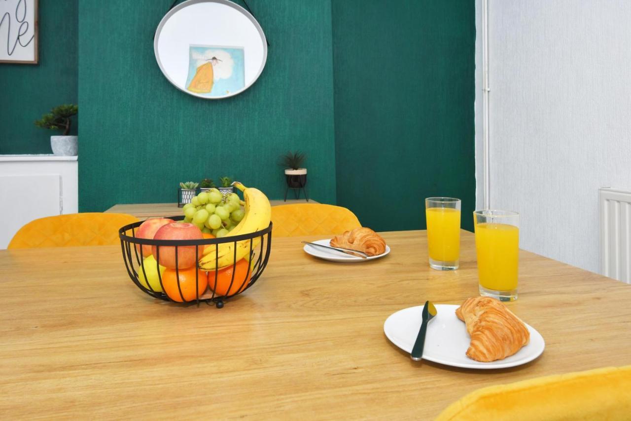 The Yellow Door By Avenew Management Serviced Accommodation Stoke-on-Trent Bagian luar foto