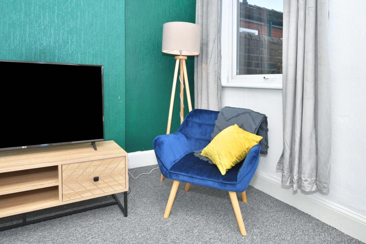 The Yellow Door By Avenew Management Serviced Accommodation Stoke-on-Trent Bagian luar foto