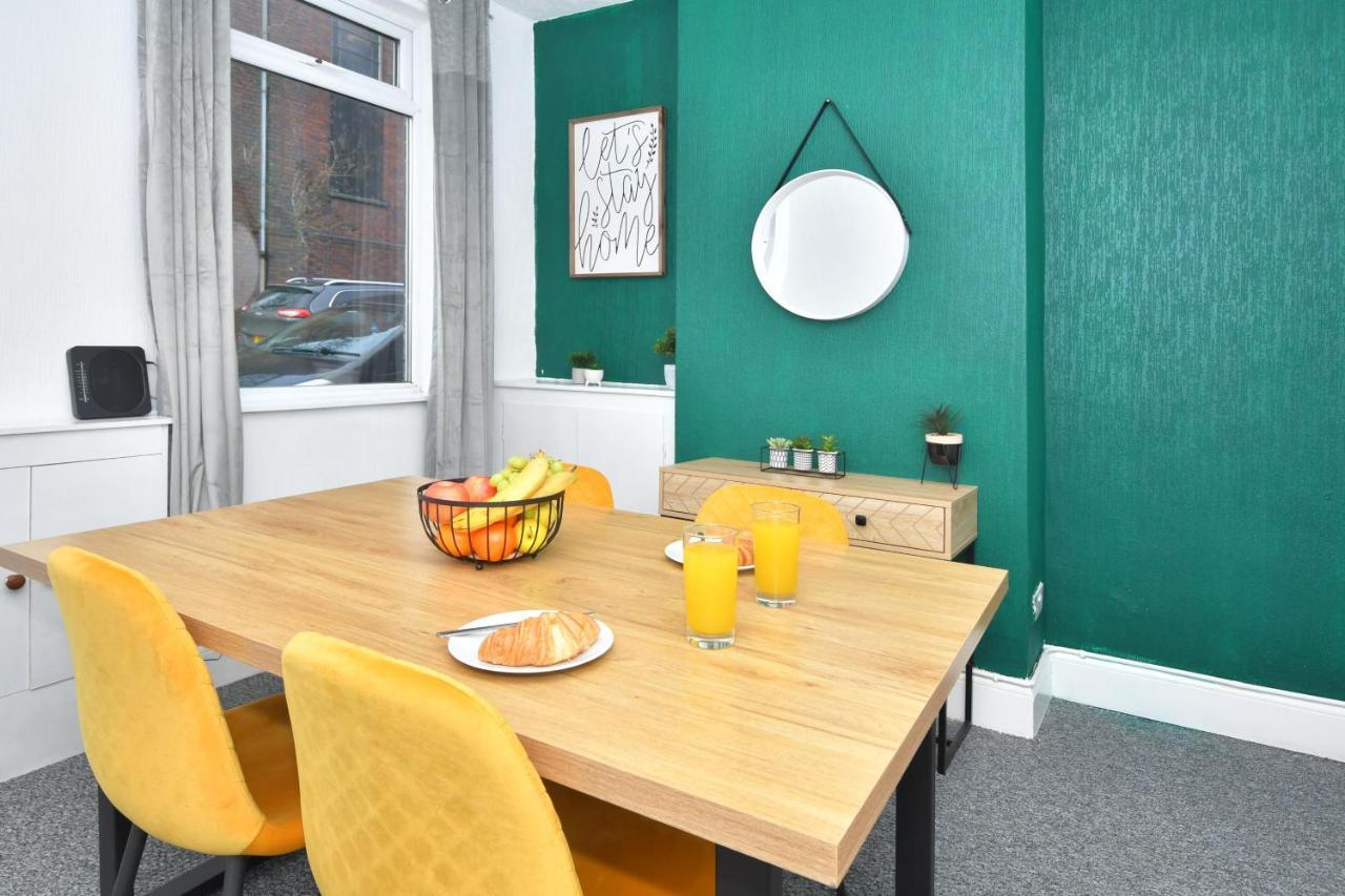 The Yellow Door By Avenew Management Serviced Accommodation Stoke-on-Trent Bagian luar foto